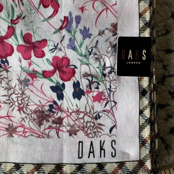 DAKS, Intermode, Laura Ashely Lot of 4 handkerchief Made in Japan 18 X 18 New - Picture 7 of 13
